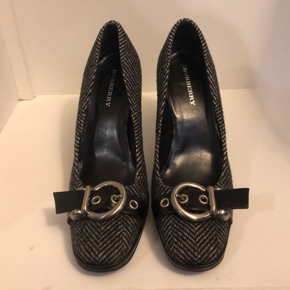 Burberry Black and White Tweed pumps w/ buckle